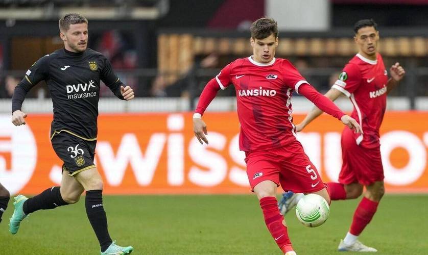 特别是在下 特别是在下